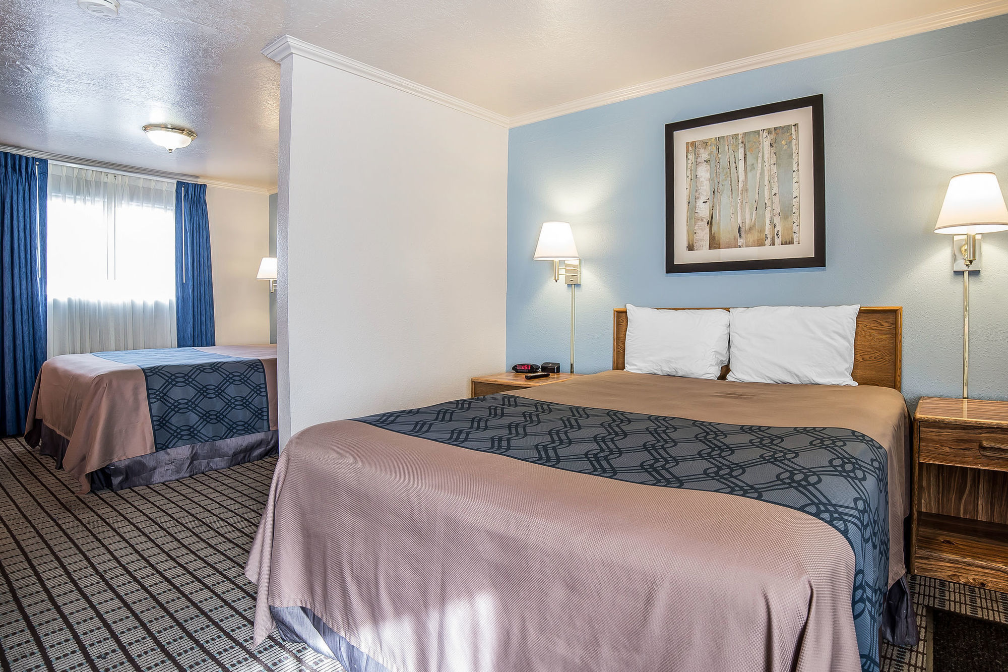 Econo Lodge Inn & Suites Лоуган Стая снимка